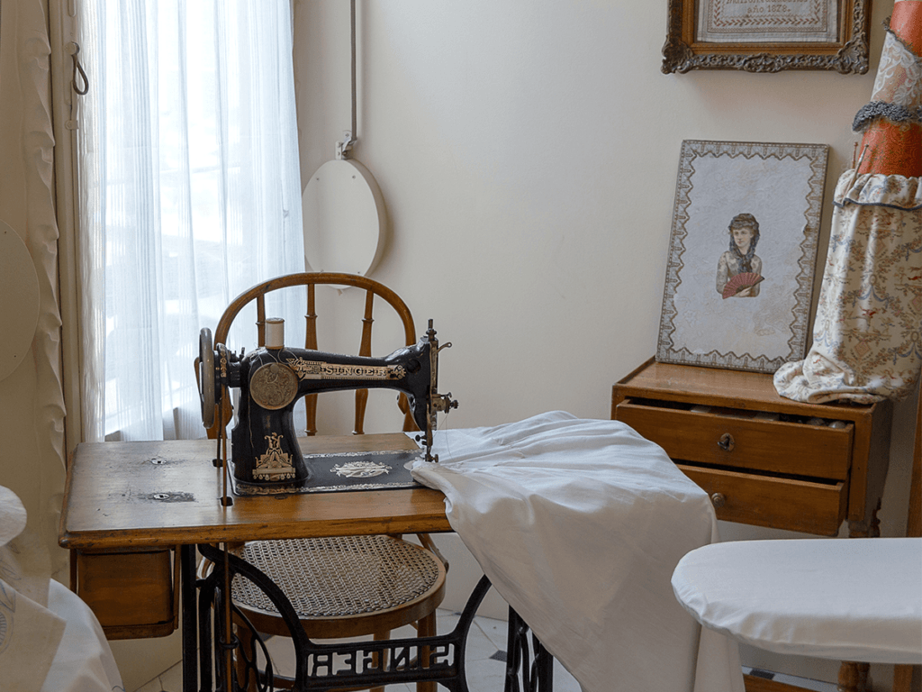 Old school sewing machine